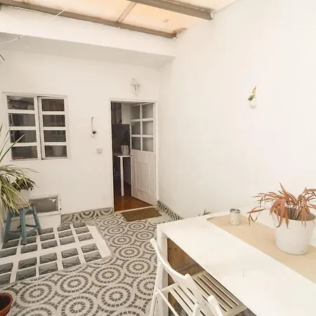 Cozy Private With Patio * リスボン
