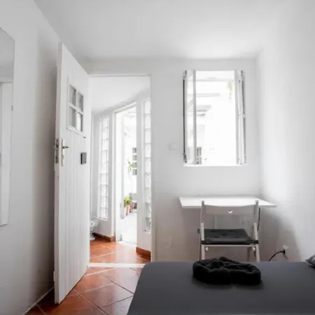 Cozy Private With Patio * Lisboa